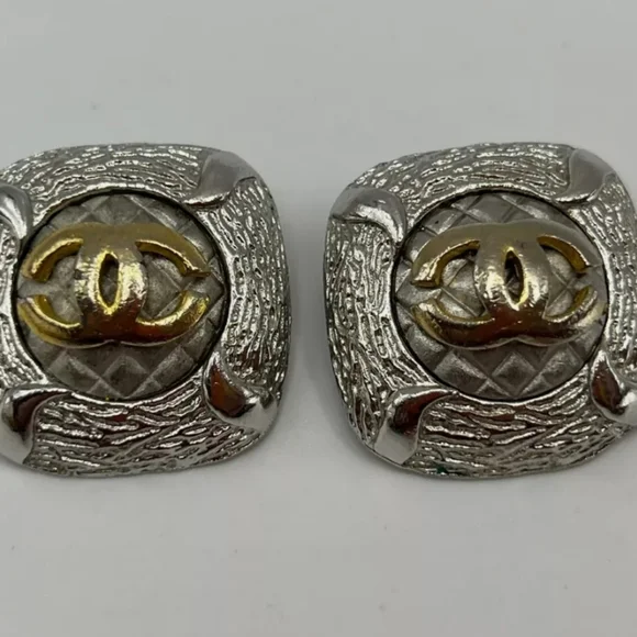CHANEL Vintage & Rare Silver Two Tone CC Logo Clip-On Earrings Authentic/ ❤️ - Picture 1 of 5
